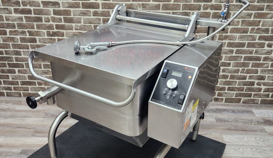 2019 Groen 30 Gallon Propane Power Tilt Skillet w/ Draw Off Valve